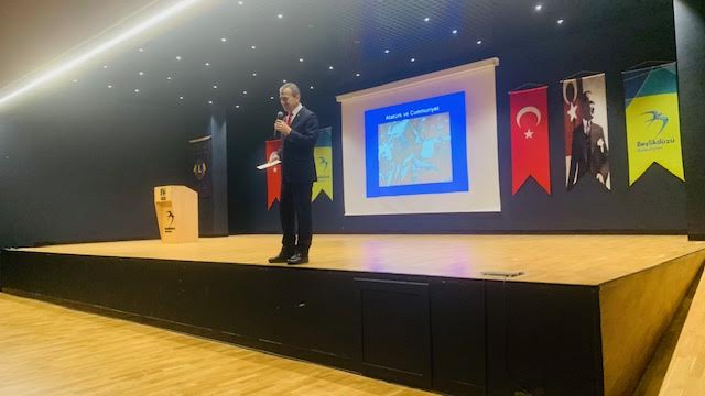 NAİM BABÜROĞLU, HATAY MEDENİYETLER FEDERASYONU ETKİNLİĞİNDE; ‘ATATÜRK VE CUMHURİYET’İ ANLATTI…