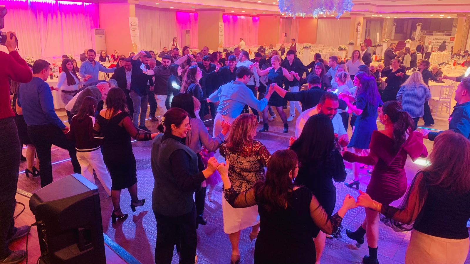 İSTANBUL’DAKİ HATAYLI’LAR ANTAKYA DERNEĞİNİN RASEL-SENİ GECESİNDE MEMLEKET HAVASINDA COŞKUYLA EĞLENDİLER…