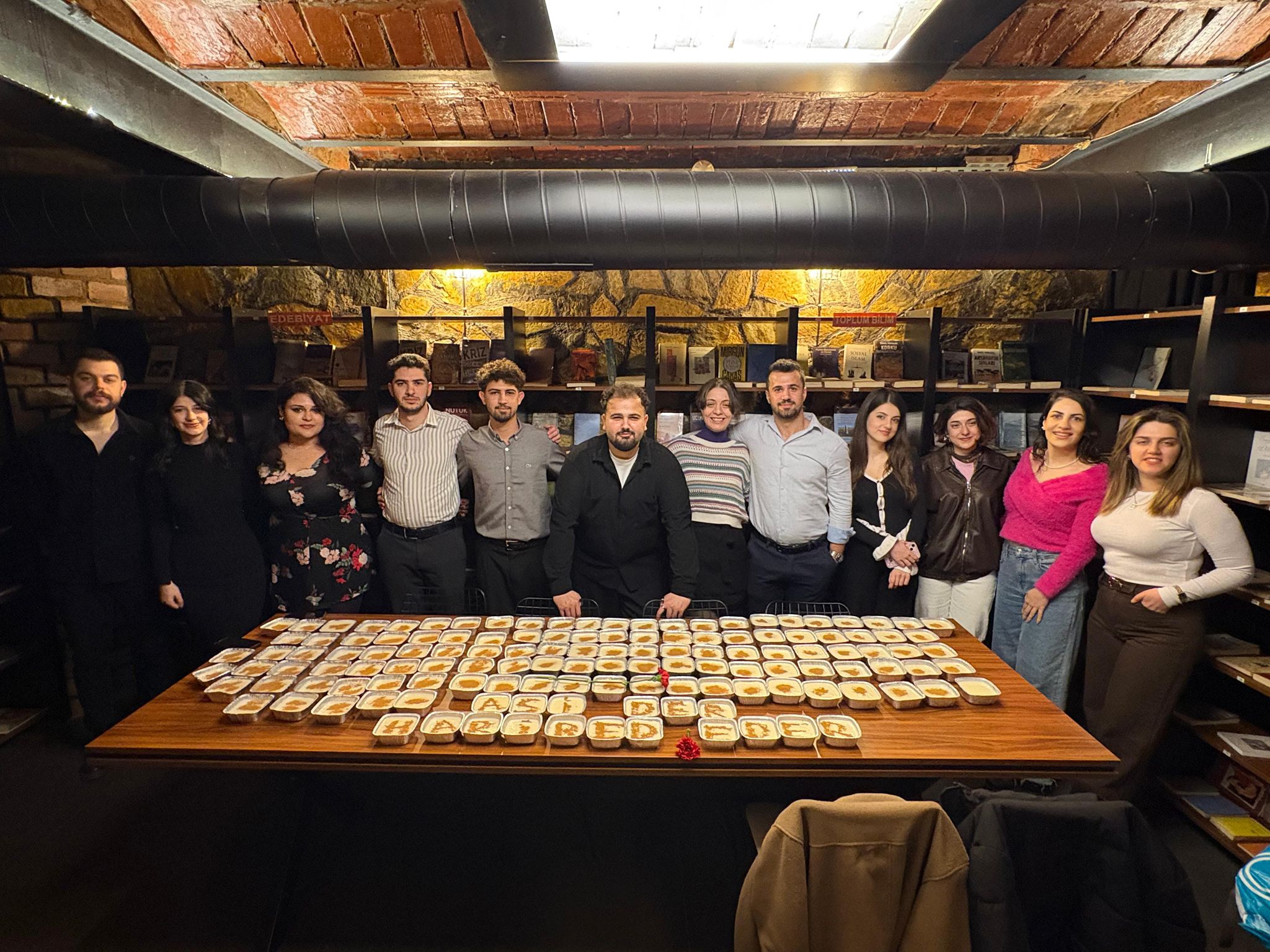 ASİ-DER’DEN BAHAR BAYRAMI ETKİNLİĞİ: ŞARKILAR TÜRKÜLER EŞLİĞİNDE DÜZENLENEN ŞENLİKTE AĞIZLAR SÜTLAÇLA TATLANDIRILDI…