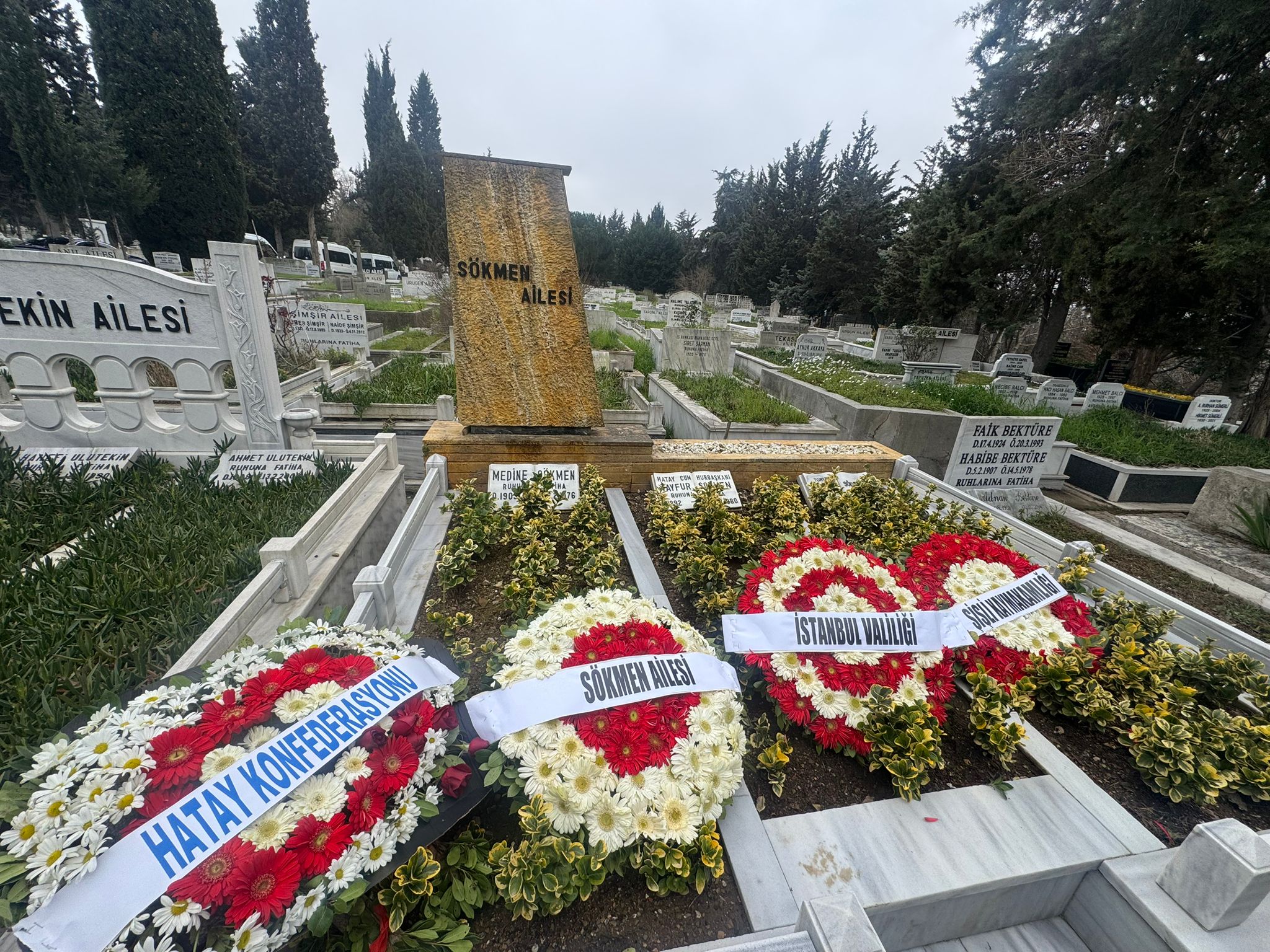 HATAY CUMHURBAŞKANI TAYFUR SÖKMEN MEZARI BAŞINDA ANILDI